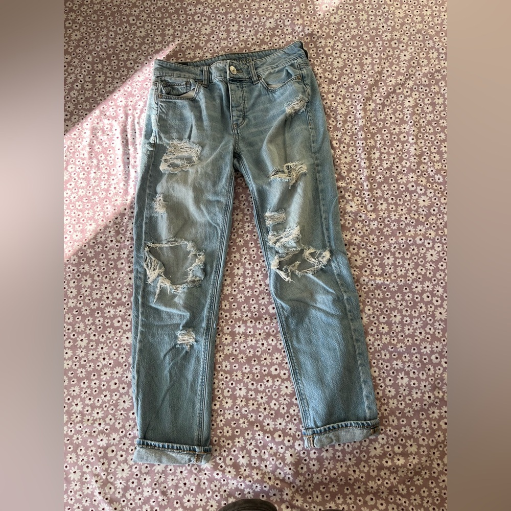 American Eagle Distressed Tomgirl Jeans Size 0 short